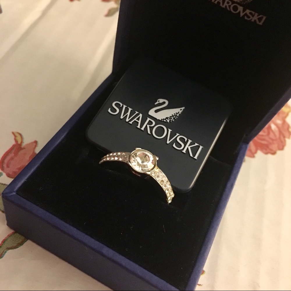SWAROVISK Atract Round Ring White Rhodium Plated 7